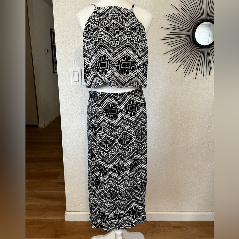 Express black and white Geometric two piece set
